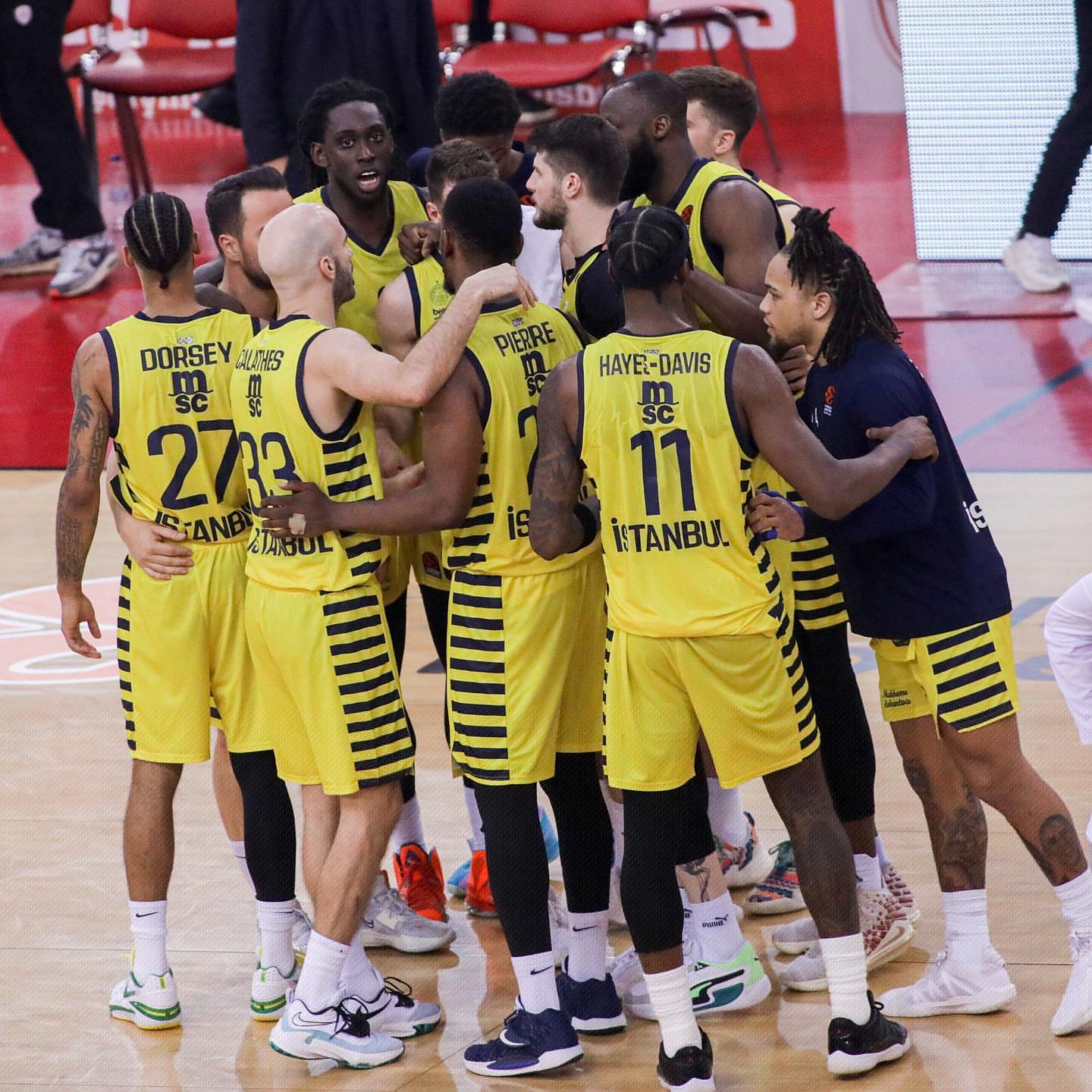 掘金约基奇三双末节爆发（约基奇砍下三双 末节引领掘金爆发）