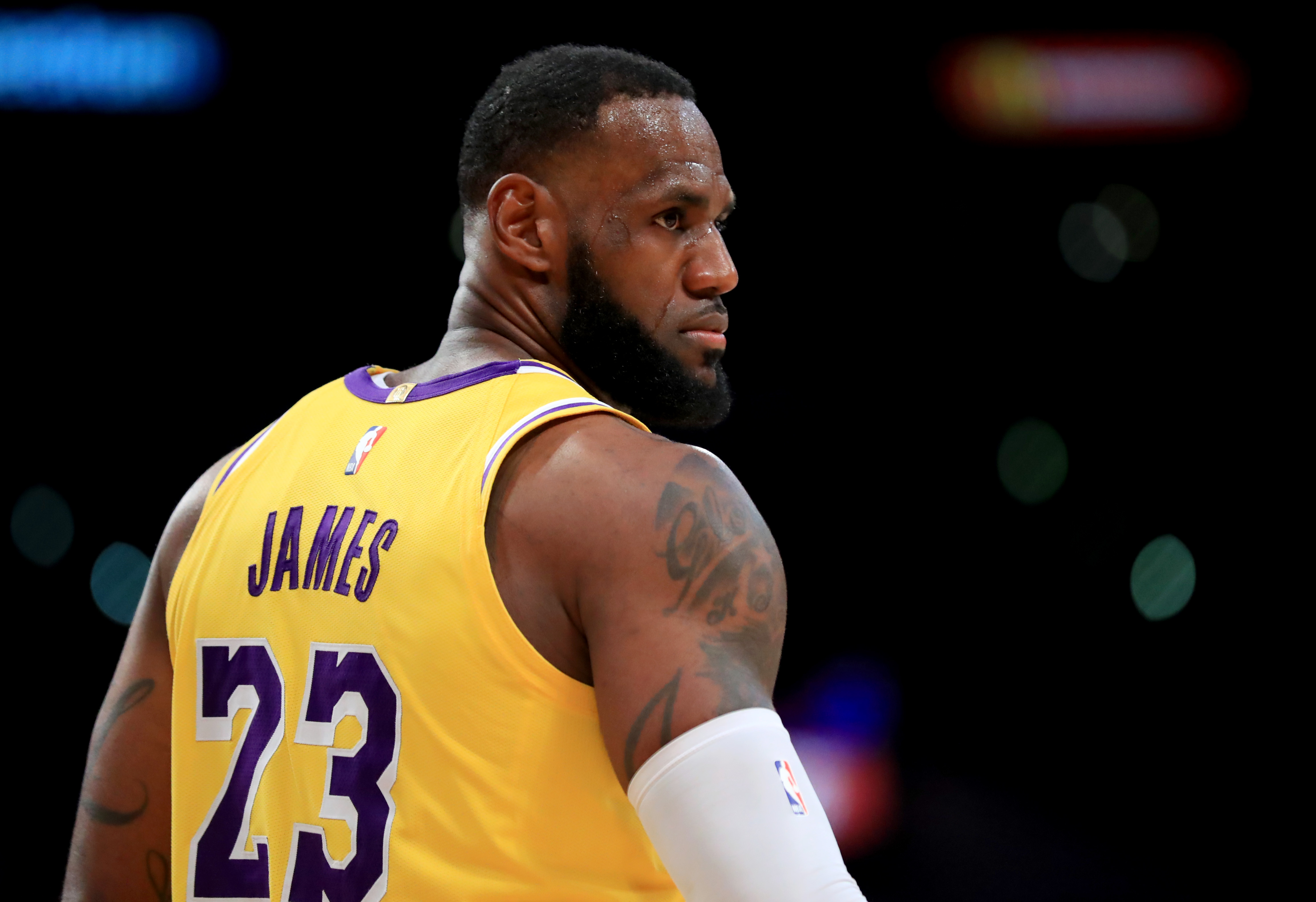 中国澳门球员：澳门联赛球员平均每场收入约445-890元人民币（澳门联赛球员单场平均收入约445至890元人民币）