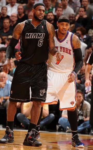 爱德华兹第三节7中5轰13分，带领森林狼追平比分（爱德华兹第三节7投5中砍13分，助森林狼扳平比分）