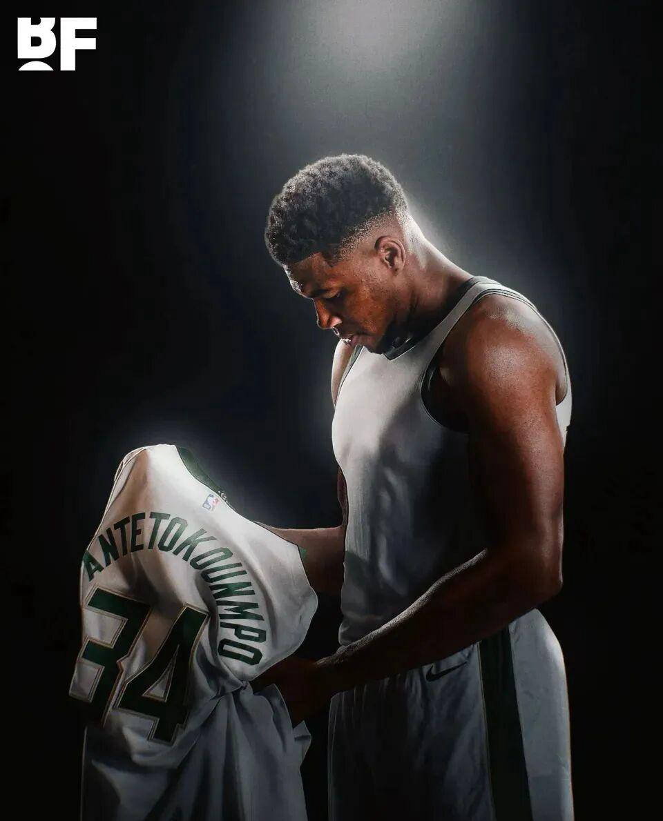 欧冠之夜法国海外球员表现：萨利巴尝试后腰，乌帕决定性（欧冠夜法籍旅欧亮点：萨利巴改打后腰，乌帕成关键先生）