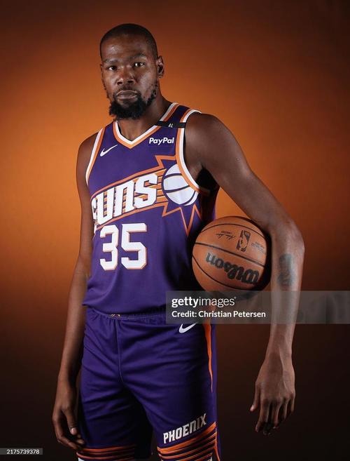 曼城vs利兹联首发：哈兰德先发，福登、B席、阿姆帕杜出战（曼城对阵利兹联首发出炉：哈兰德领衔，福登、B席、阿姆帕杜在列）