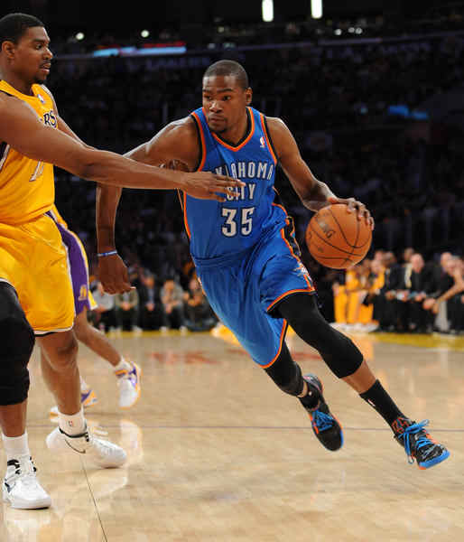 TA：非洲杯成曼联变阵契机，多名替补&小将可能迎来机会（TA：非洲杯或成曼联调整阵容良机，多名替补与小将有望获得出场机会）